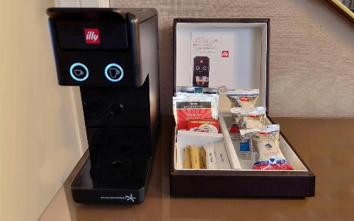 Dusit Thani Manila Hotel image 6